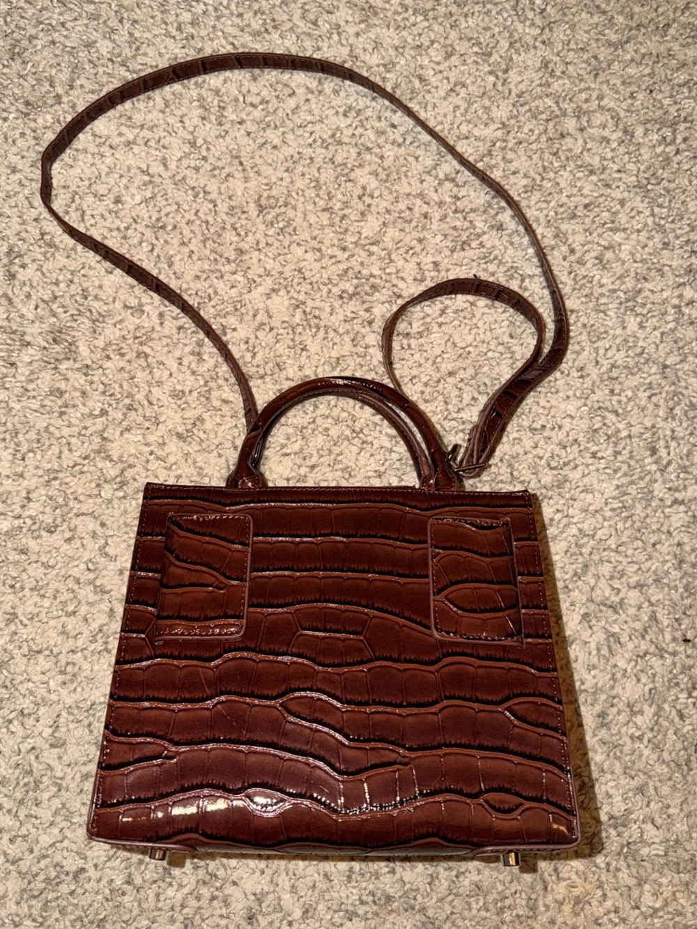 Brandon Blackwood Medium Kuei
Bag- Authentic - Picture 3 of 7